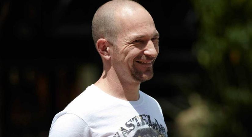 Vadon Janival a portás közölte, hogy kirúgták a tévétől