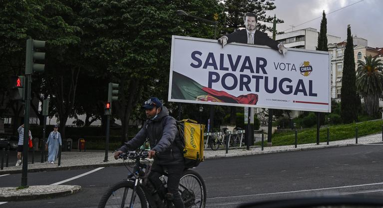 Újabb országban kerülnének hatalomra Orbán Viktor szövetségesei