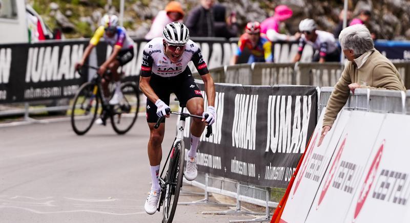 Juan Ayuso sikere a Giro első hegyi befutóján