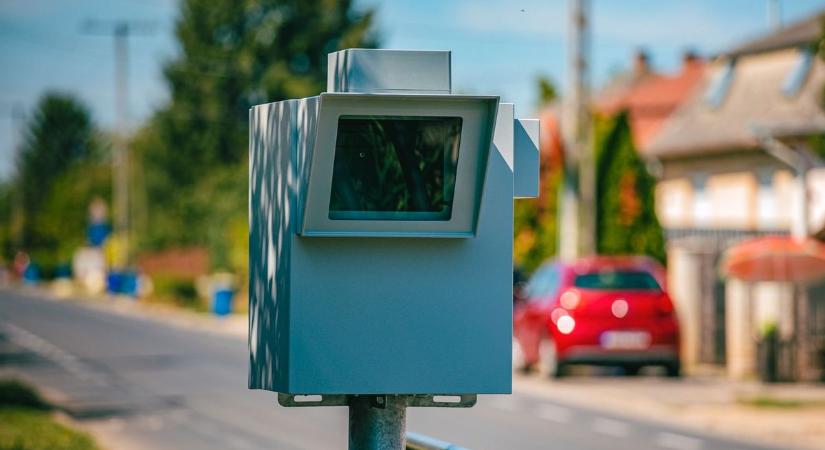 Nem is sejti, hol mérik be, új trükkel csapnak le a gyorshajtókra Csongrád-Csanádban
