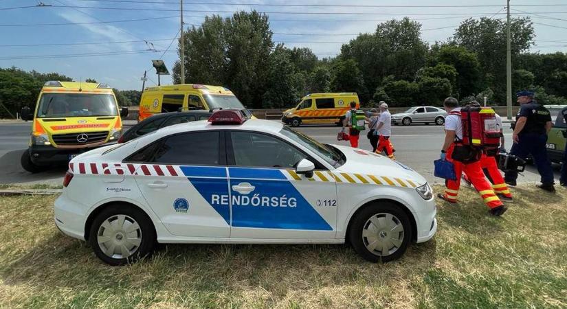 A volán mögött lett rosszul egy teherautó-sofőr, rendőrök mentették meg az életét