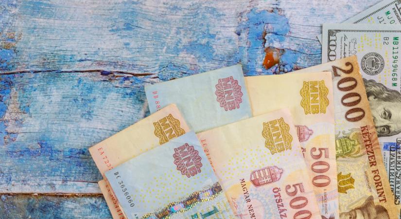 Devizapiac: erősödött kissé szombat reggelre a forint