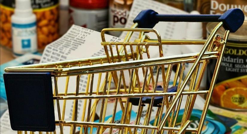 Pénzbe kerül a húsdarálás, a víz és a szívószál is – Ennyi rejtett költségre senki sem számít vásárláskor