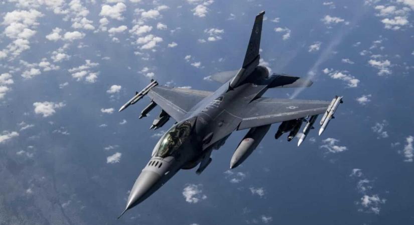 Norvégia elárulta, mikorra kapja meg Ukrajna a megígért F–16-os vadászgépet