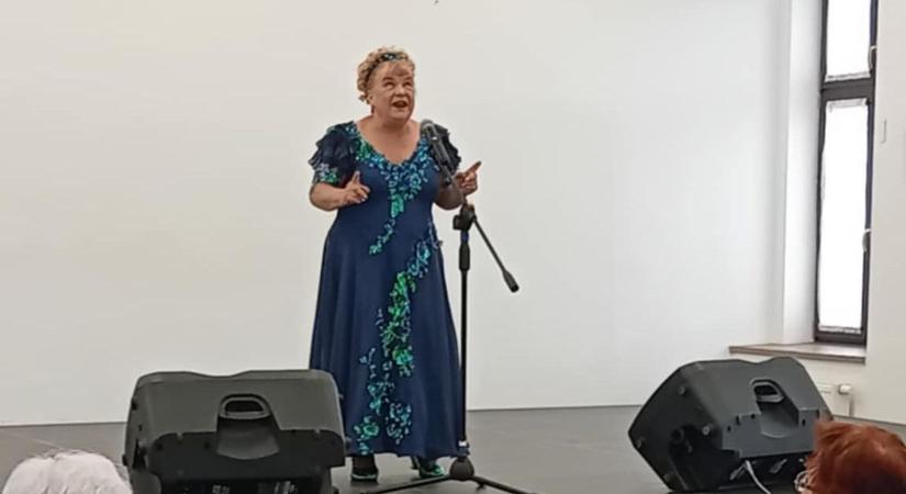 Oszvald Marika teremtett kiváló hangulatot a faluházban