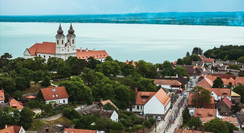 Tömegbukás után Danny van Poppel nyerte a Tour de Hongrie második szakaszát is