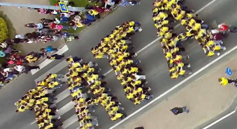 Tour de Hongrie: fantasztikus élőképekkel rajtolt a mezőny, Filutás rappelt – fotókkal