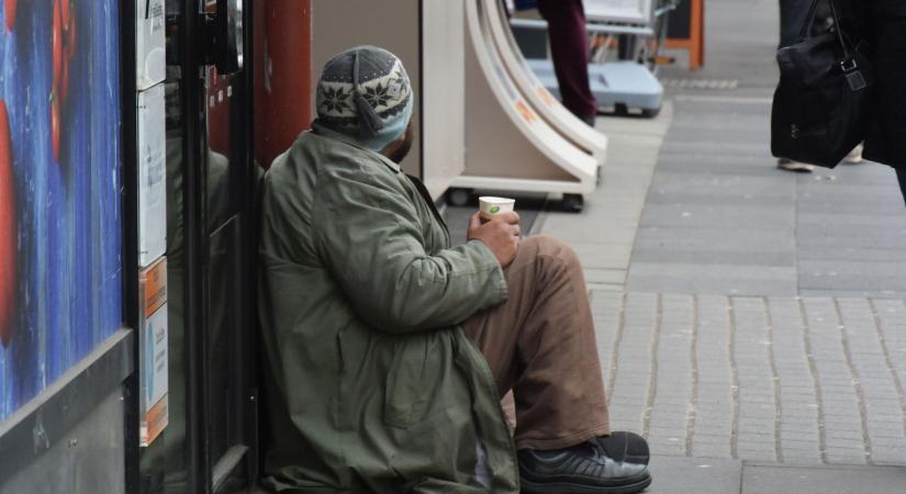 Visszataszító külsejű koldus követte a boltba a férfit, teljesen kiborult a látványtól