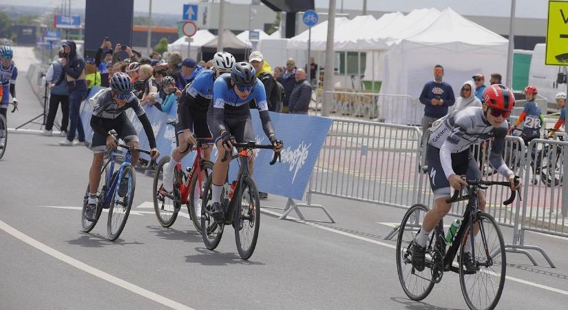 Tour de Hongrie: megelőzték a mezőnyt, ellepték a MET Aréna környékét az ifjú kerékpárosok