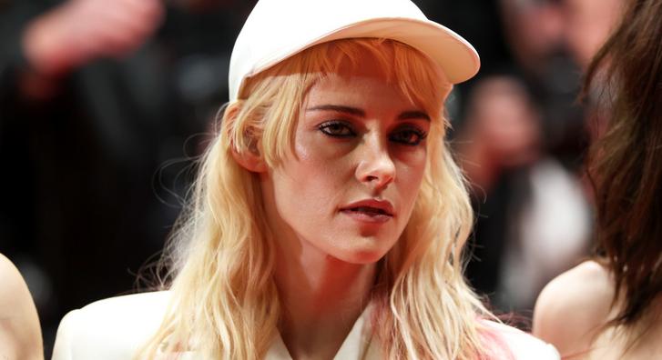 Kristen Stewart szandál-zokni kombóban érkezett a cannes-i filmfesztivál vörös szőnyegére