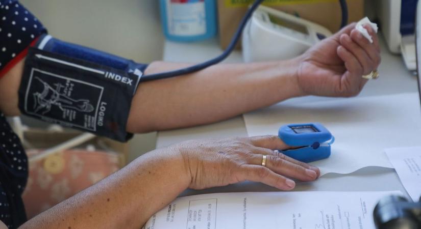 „Ez a felgyorsult világ lesz a végzetünk” – a magas vérnyomásról beszélt a siroki háziorvos