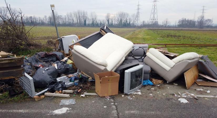 A helyiek vették észre, hogy rengeteg autó megy be a kenderesi férfi udvarára, de egy se jön ki onnan