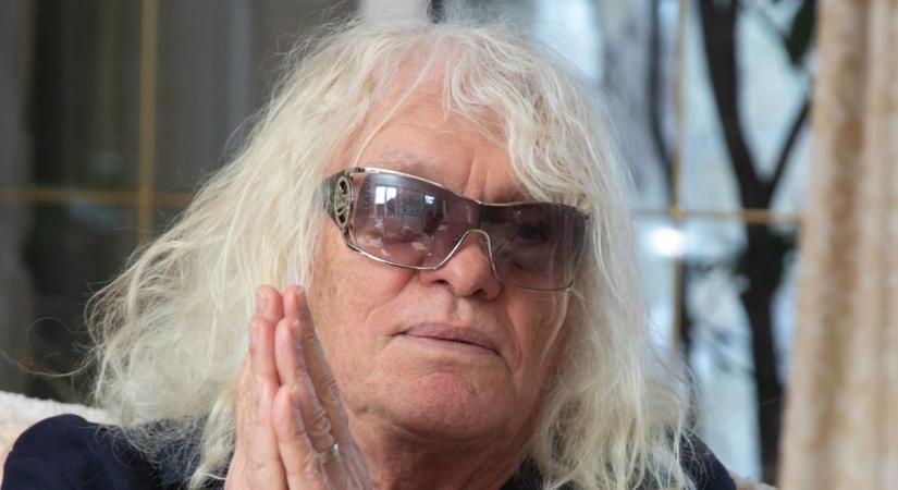 „Reméljük a felhők fölül is nekünk zenélsz” – Kóbor János ma lenne 82 éves, szívszorító módon emlékeznek a 4 éve elhunyt legendára