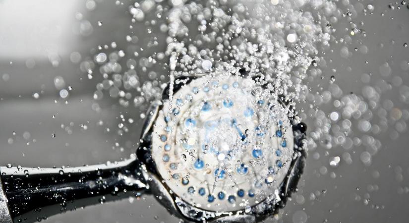 Itt a megdöbbentő ok, amiért soha ne pisilj zuhanyozás közben