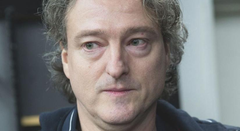 Humoristaháború: „Beleznay Endre ellopta a stand upomat” – perrel fenyegetőzik kollégája