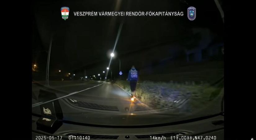 Videón az elrettentő példa, hogy miért ne rollerezz ittasan