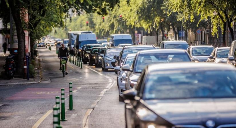 Aki teheti, jövő héten ne üljön autóba Budapesten!