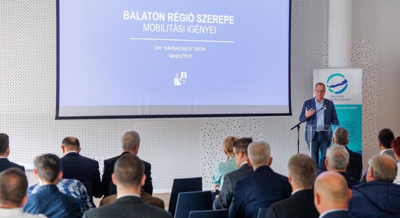 Navracsics Tibor: Miközben mindenki egységként gondol a Balaton térségére, ez koránt sincs így