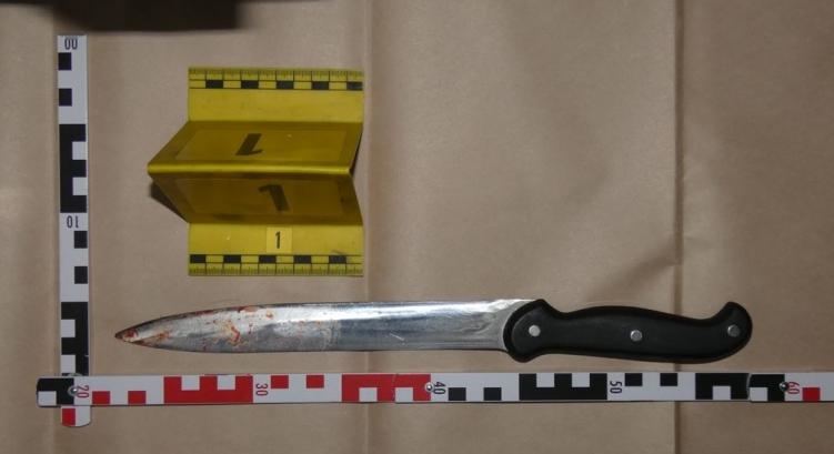 Hátba szúrta férjét egy fiatal nő veszekedés közben ma délelőtt – A késelés a komáromi járásban található Naszvadon történt