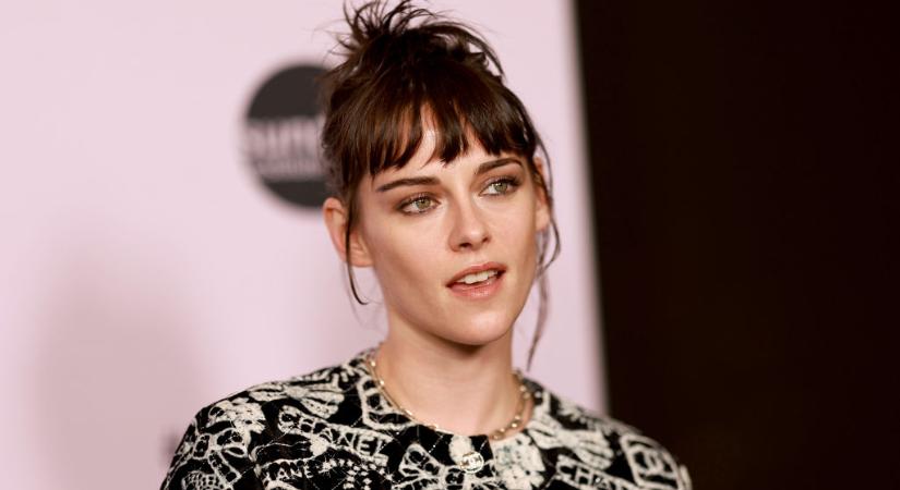 Kristen Stewart megsérthette az új cannes-i öltözködési szabályokat merész szettjével