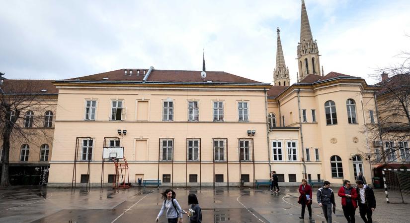 Nem engedték be a budapesti szerb iskolába a szerb oktatási minisztert a diákok