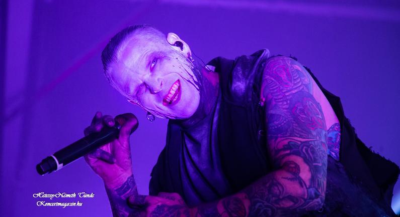 Egy egész estén átívelő zenei utazás – Combichrist koncertbeszámoló