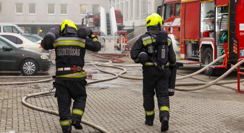 Barátnője nem hitte el, hogy meghalt - Égve hagyott cigaretta okozhatott gyilkos tüzet Miskolcon