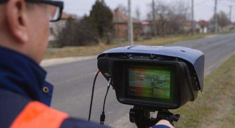 Megéri befékezni a traffipax előtt? Utánajártunk, meddig lát el a sebességmérő