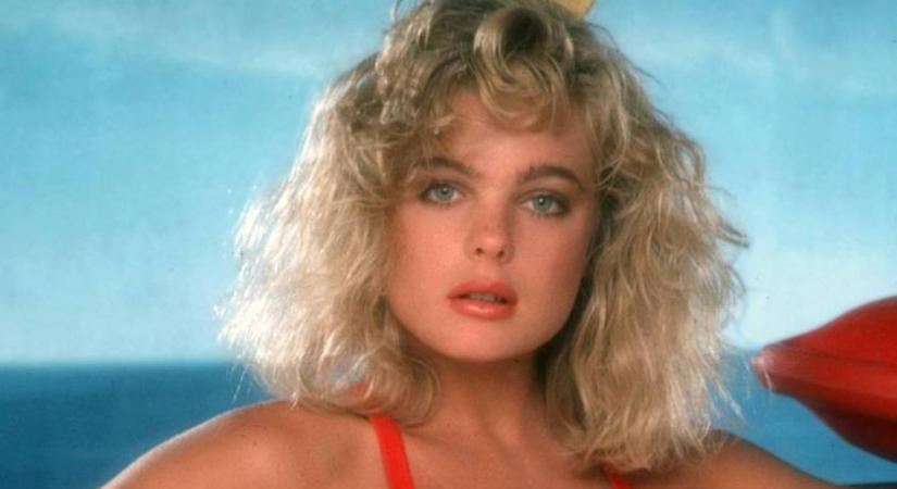 A Baywatch dögös Shaunija felismerhetetlen lett: az 55 éves Erika Eleniak így kitetováltatta magát
