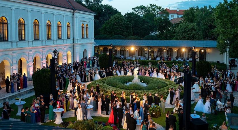 Ennyit kell kicsengetni a 200. Anna-bál belépőiért – nem olcsók, mégis gyorsan elkelnek