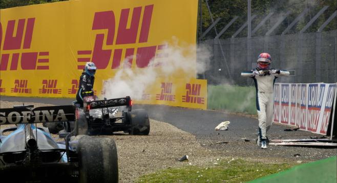 Videón, ahogy Russell majdnem elvesztette a még meg sem kapott Mercedes-ülést