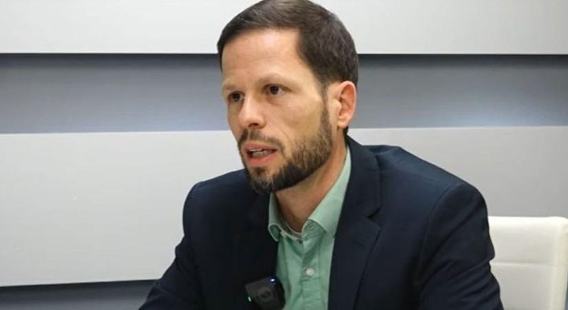A Fideszben mindenki fogott ember, mindenkiről van egy dosszié