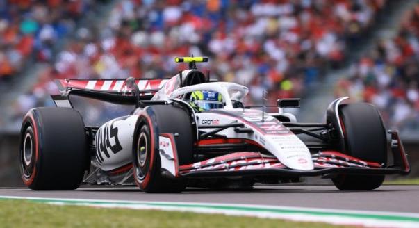 Nincs egyetértés az FIA és a Haas között a Bearman-esetben