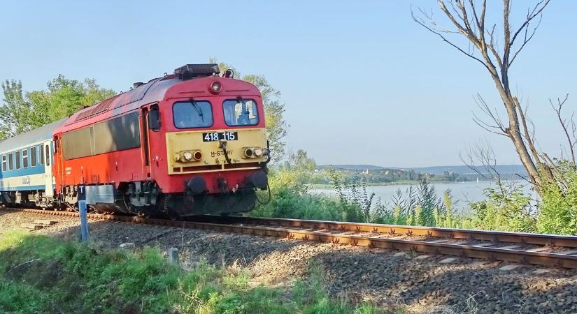 Navracsics Tibor: A Balaton északi partjának villamosítása nem halogatható!