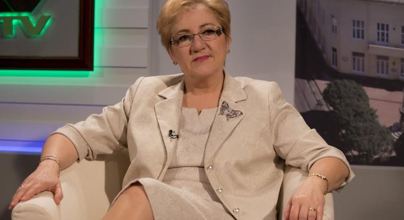 Nem csuklóztathatsz! Így kell kormány váltani Lamperth Mónika szerint
