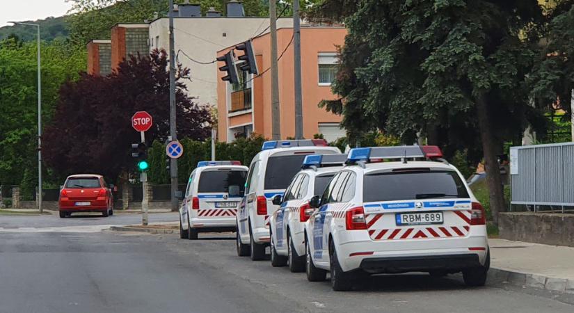 „Ölni akartam” – ezt mondta a bíróságon az a férfi, aki először egy családra, majd járókelőre támadt késsel Esztergomban