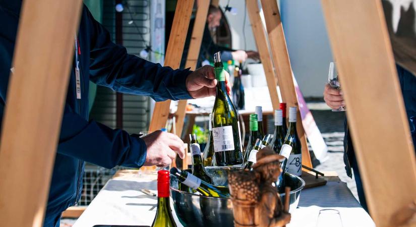 Alkoholt árultak egy Maros megyei szavazókörzet közelében