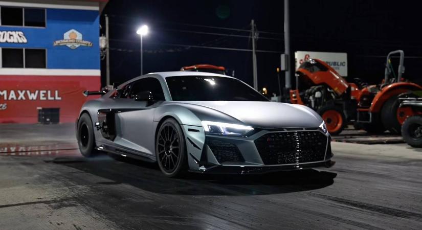 Megnyílik a föld, olyat megy a világ leggyorsabb Audi R8-a