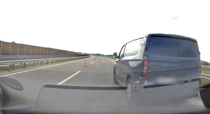 Videó rögzítette a furgonos életveszélyes előzését, ennél felháborítóbbat biztosan nem látsz ma