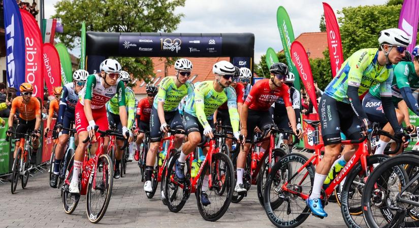 Megdöbbentő fotó: ennyit múlt a Tour de Hongrie-n bukó bringás élete