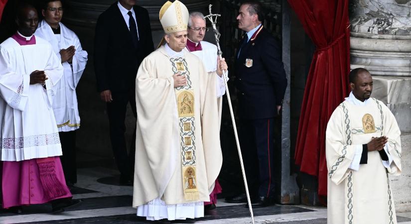 XIV. Leó pápa beiktatási miséjén szeretetre és egységre hívott, célja a világ békéje, a viszályok megszüntetése