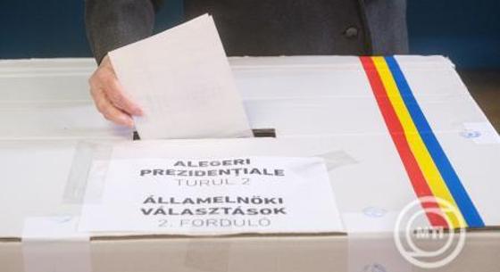 Rekordrészvétellel indult a román elnökválasztás, Simion pártja választási csalást emleget