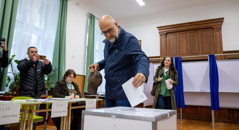 Magas a részvétel a román választáson – Kelemen Hunor arra kéri az erdélyi magyarokat, hogy menjenek el szavazni