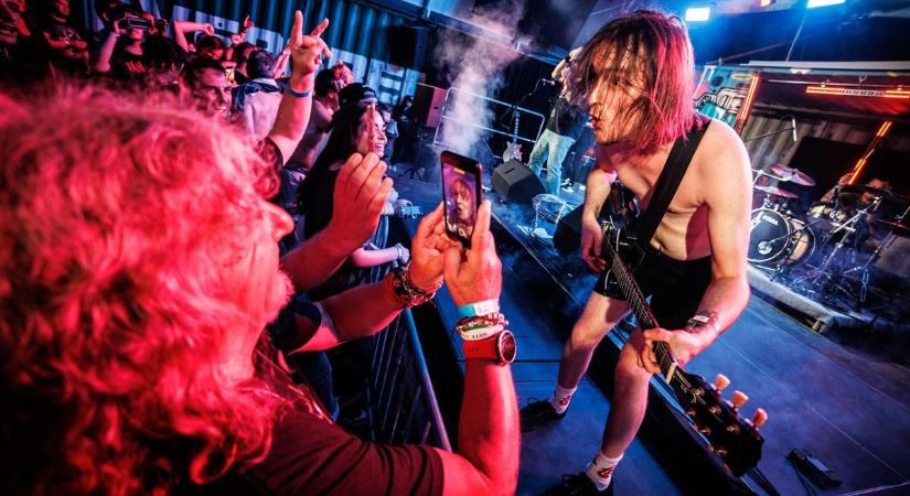 Világsztárok a Mátrában – AC/DC és Rolling Stones dübörög Sástón!