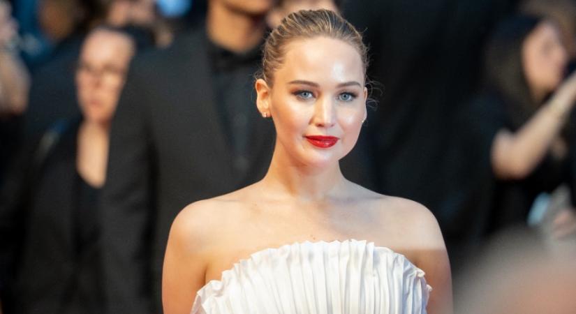 Jennifer Lawrence Cannes-ban lépett a nyilvánosság elé, ezt a csodás ruhát választotta