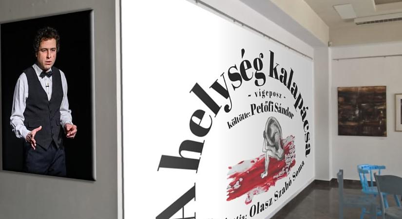 A helység kalapácsa: a jól ismert történetet egyetlen színész kelti életre Debrecenben