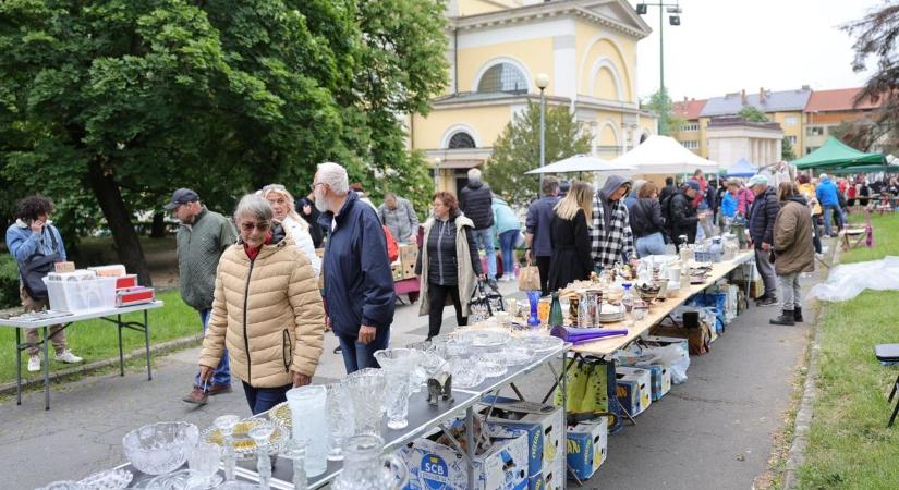 Alkatrészből készült szobrokat is találtunk az egri régiségvásáron fotók, videó