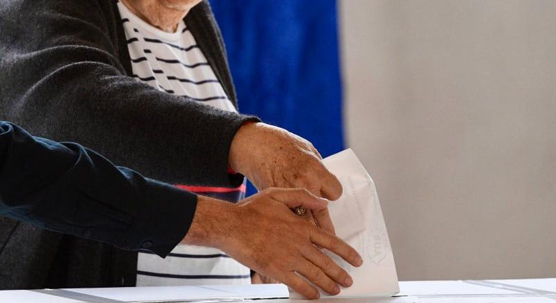 Választási incidensek: volt lökdösődés is, és olyan eset, hogy szavazott, akinek állampolgársága sincs