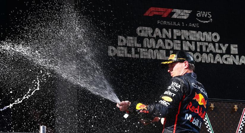 Pezsgőfürdőt vett Max Verstappen Imolában