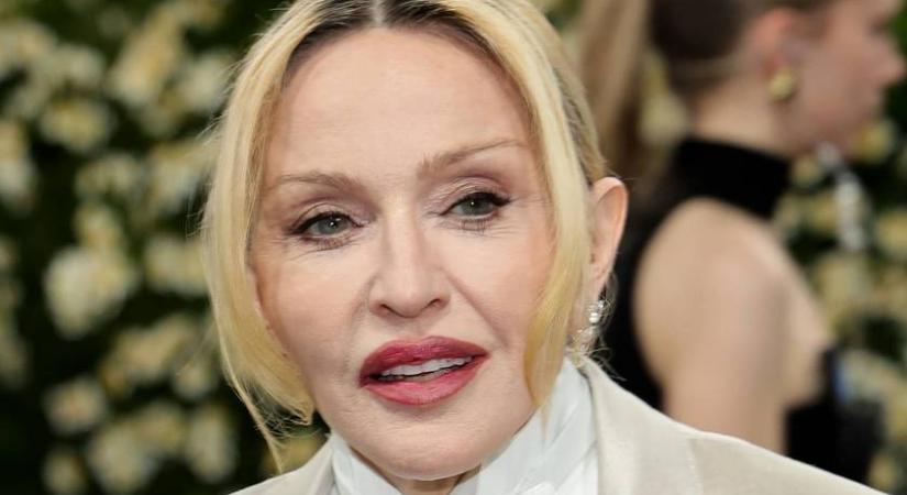 Madonna 5 gyereke egy képen: az ikrek is hatalmasat nőttek